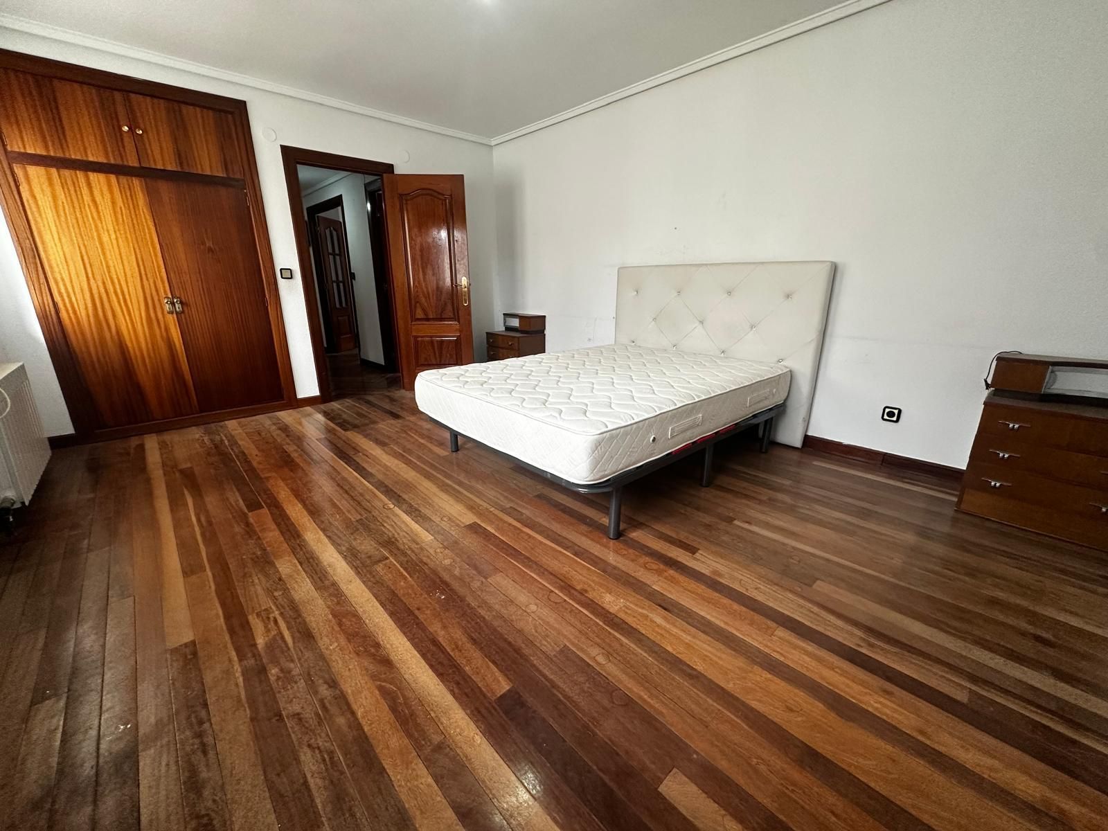Schlafzimmer von Wohnungen zum verkauf in Santo Domingo de la Calzada mit Heizung und Terrasse