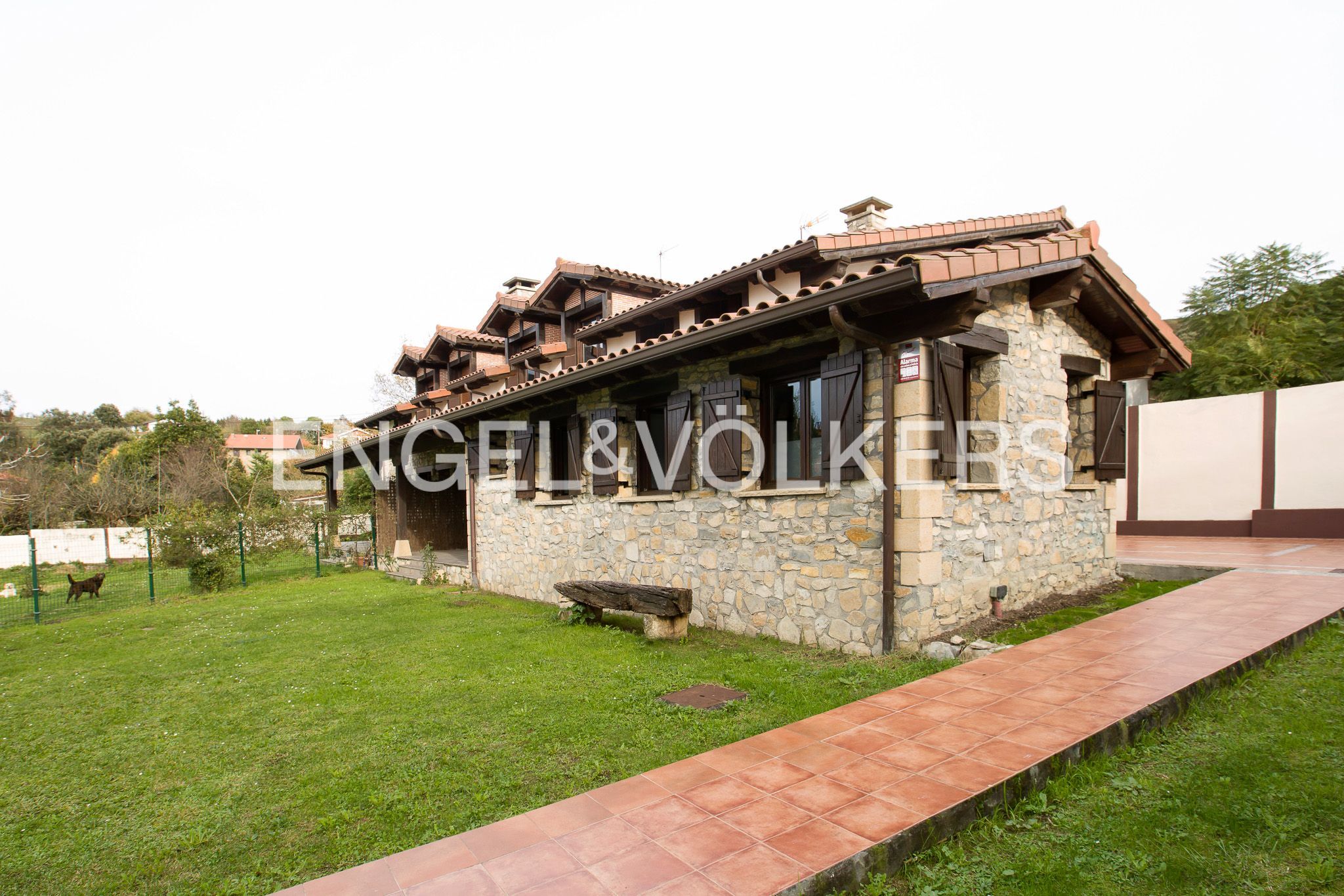 Vista exterior de Casa adosada en venda en Berango amb Calefacció i Jardí privat