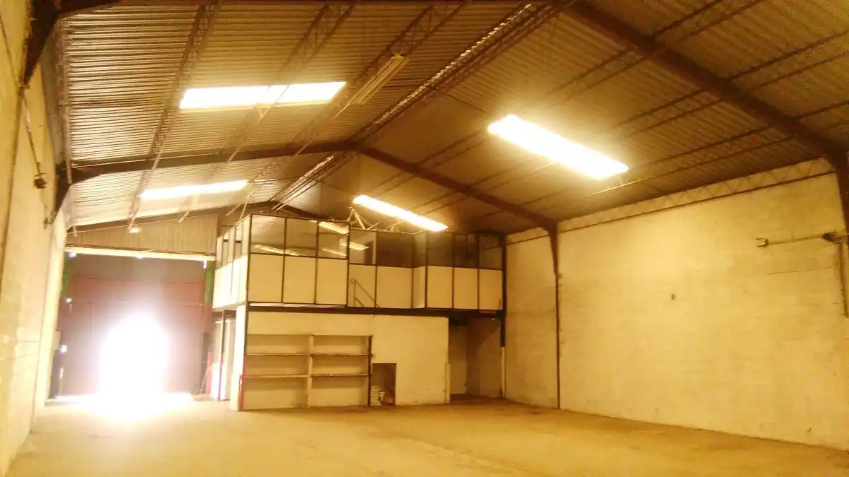Nave industrielle à vendre à Cerro - Amate