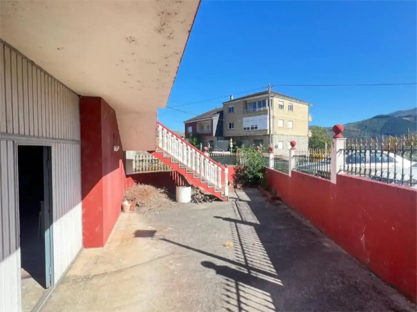 Vista exterior de Piso en venta en Quiroga con Parquet, Trastero y Amueblado