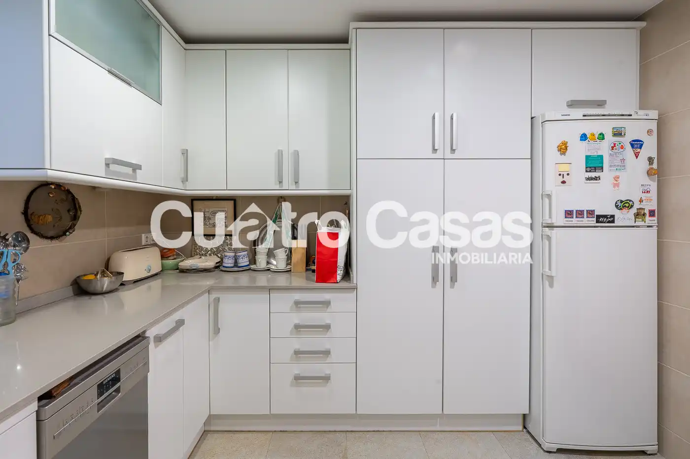 Cuina de Pis en venda en Barcelona amb Aire condicionat, Calefacció i Moblat