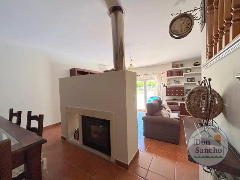 Sala de estar de Casa adosada en venta en Cabezón de Pisuerga con Calefacción, Jardín privado y Terraza