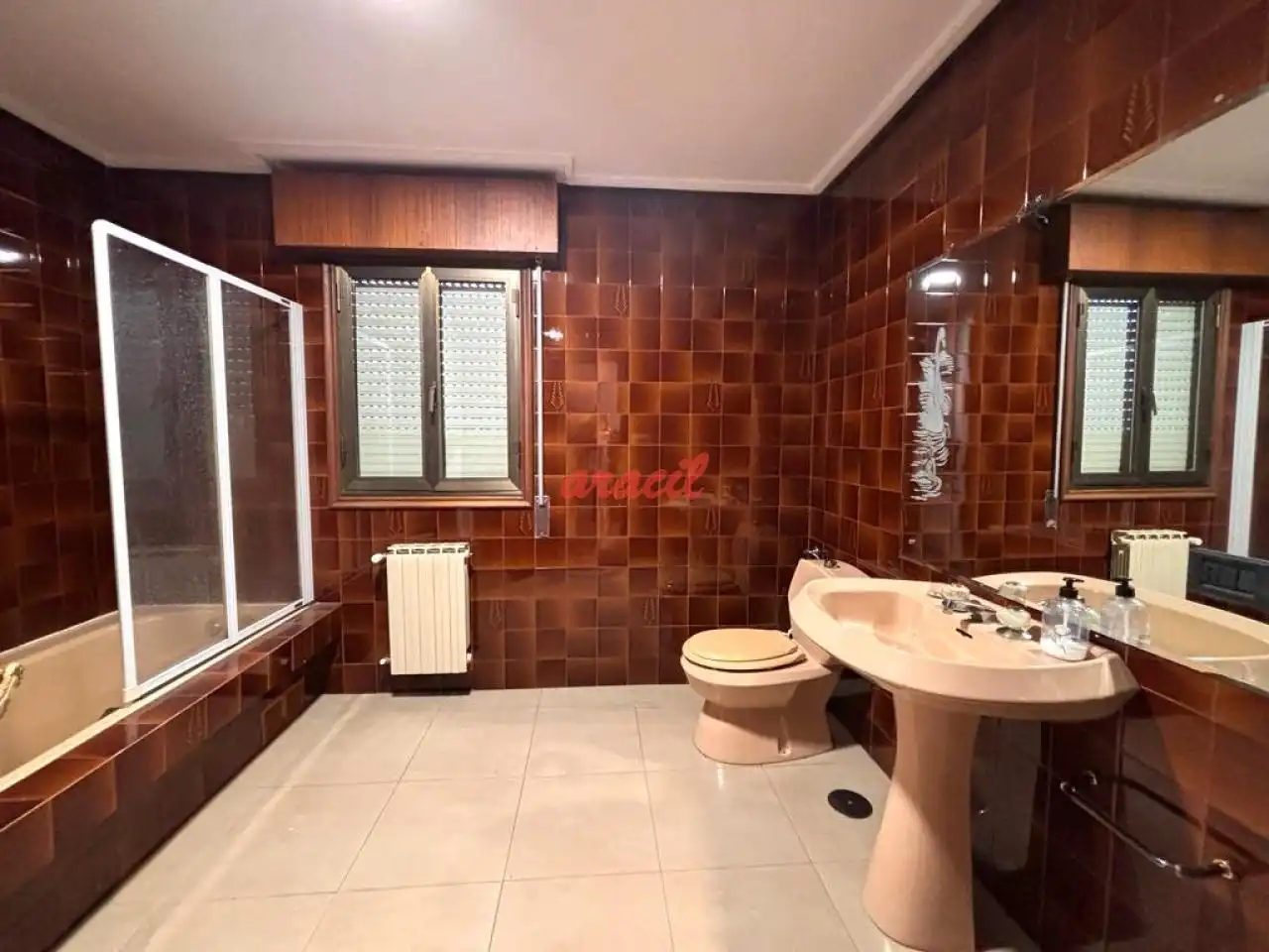 Bathroom of Houses for sale in Ourense Capital   with Heating, Private garden and Parquet flooring