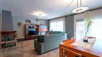 Sala d'estar de Casa o xalet en venda en Terrassa amb Aire condicionat, Calefacció i Terrassa