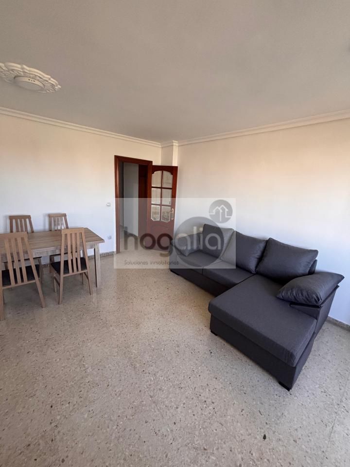 Living room of Flat to rent in  Sevilla Capital  with Air Conditioner and Furnished