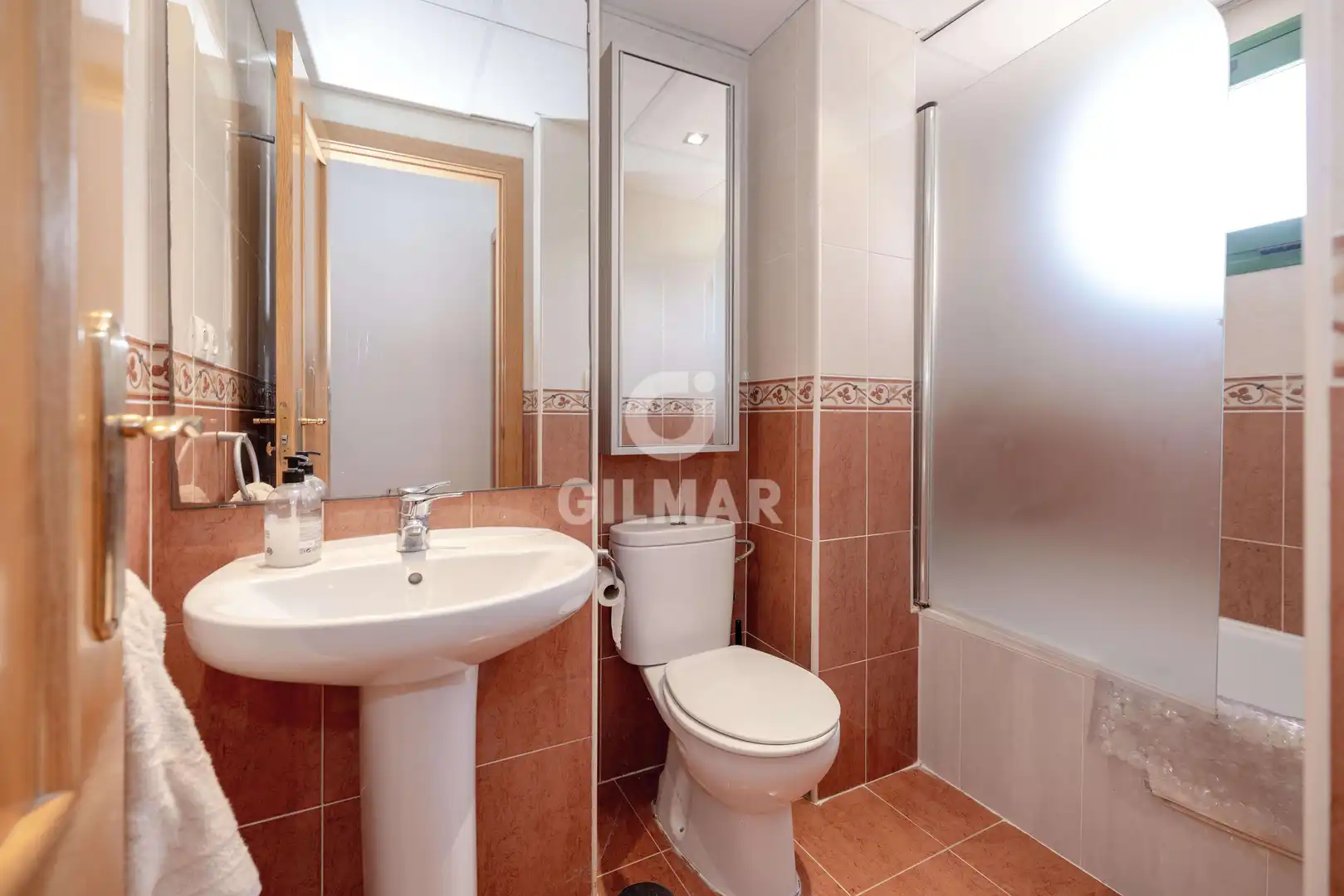 Baño de Dúplex en venta en Fuengirola con Calefacción, Trastero y Piscina