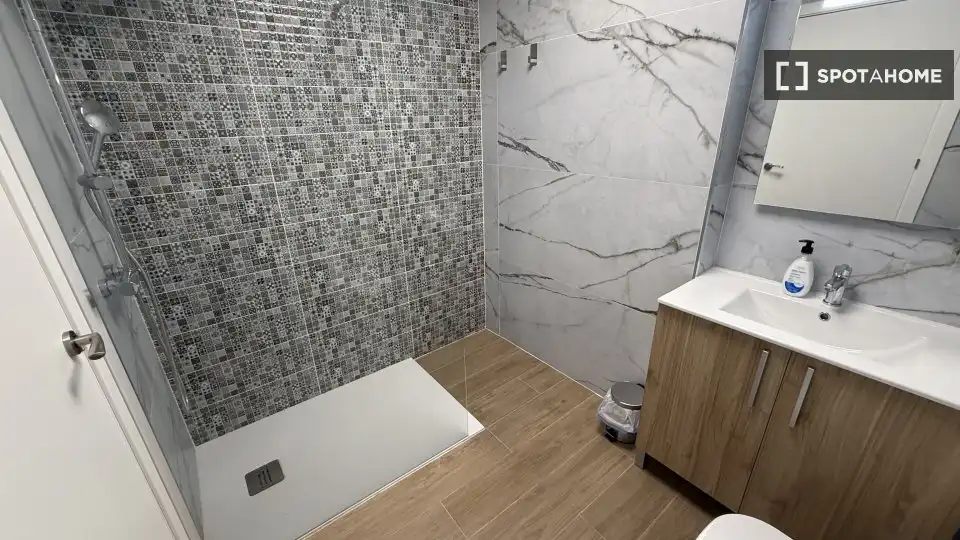Badezimmer von Wohnung zur Miete in Sagunto / Sagunt mit Klimaanlage, Heizung und Möbliert