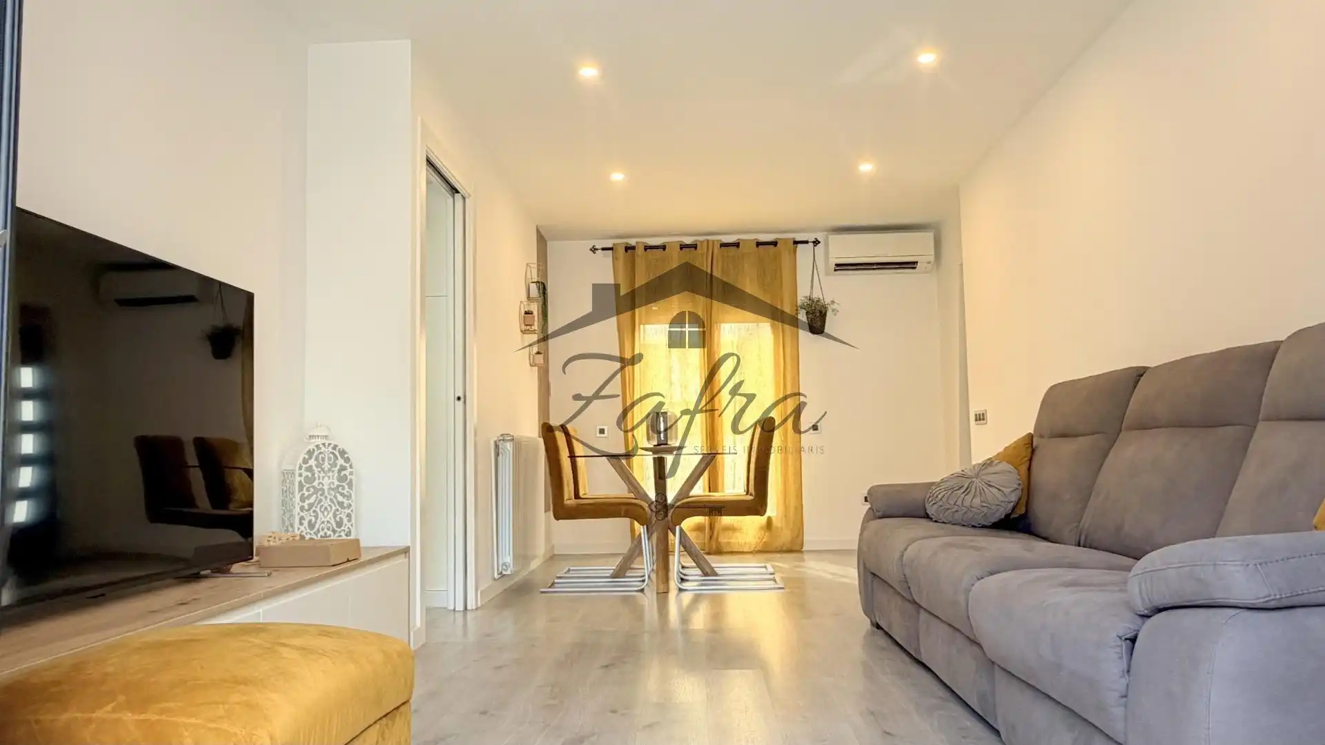 Sala d'estar de Casa o xalet en venda en Santa Coloma de Farners amb Aire condicionat, Calefacció i Jardí privat