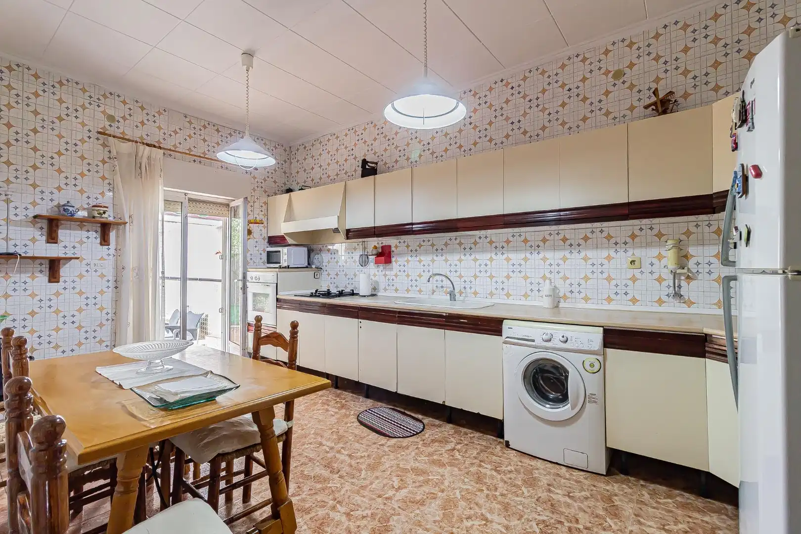 Küche von Einfamilien-Reihenhaus zum Verkauf in Cartagena mit Privatgarten, Abstellraum und Balkon