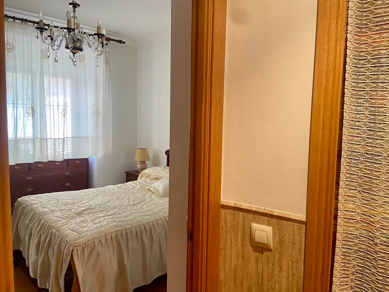 Dormitori de Casa adosada en venda en Calzada de Calatrava amb Aire condicionat, Terrassa i Moblat