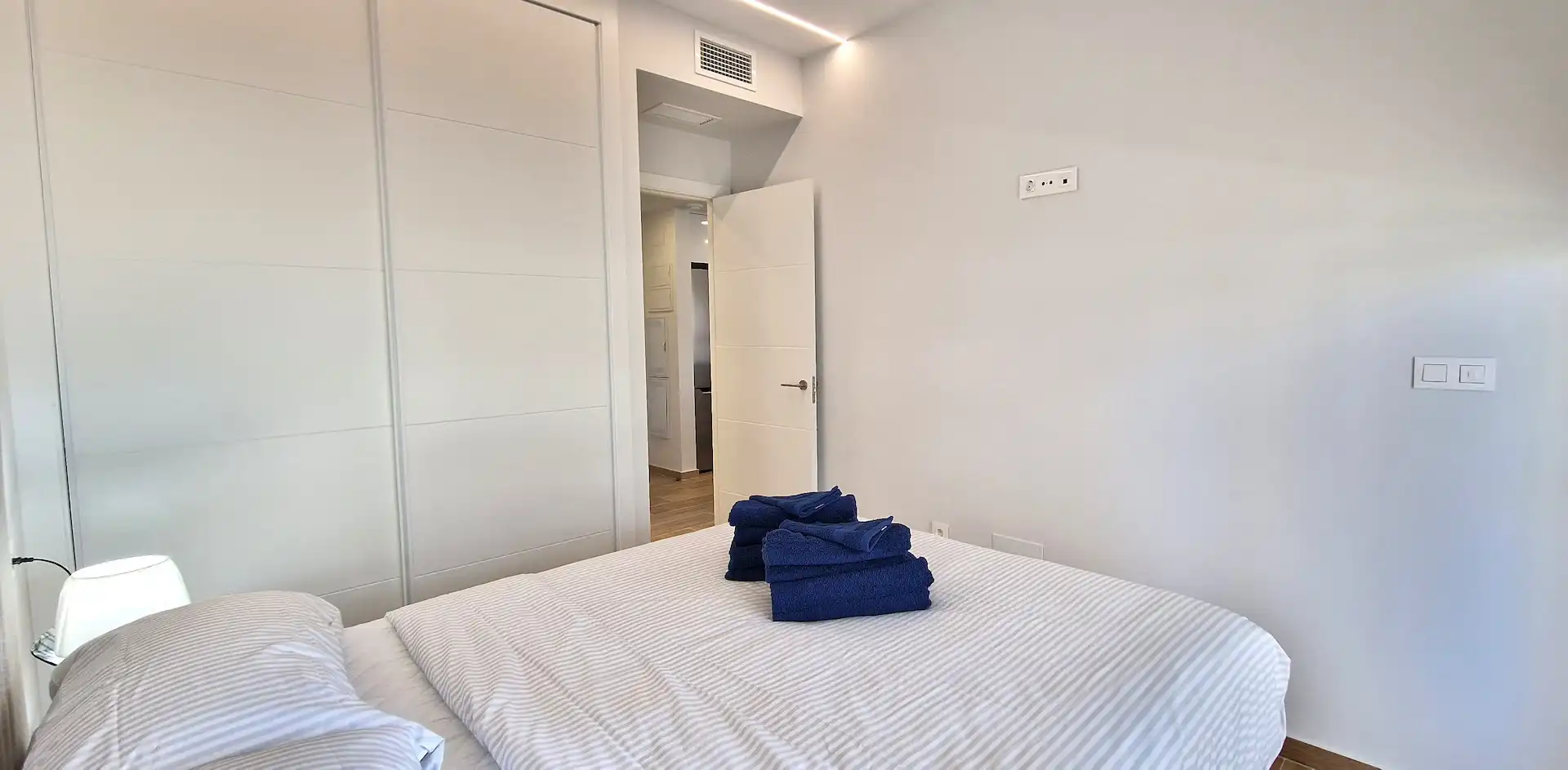 Habitación de Apartamento de alquiler en Orihuela con Aire acondicionado, Calefacción y Terraza