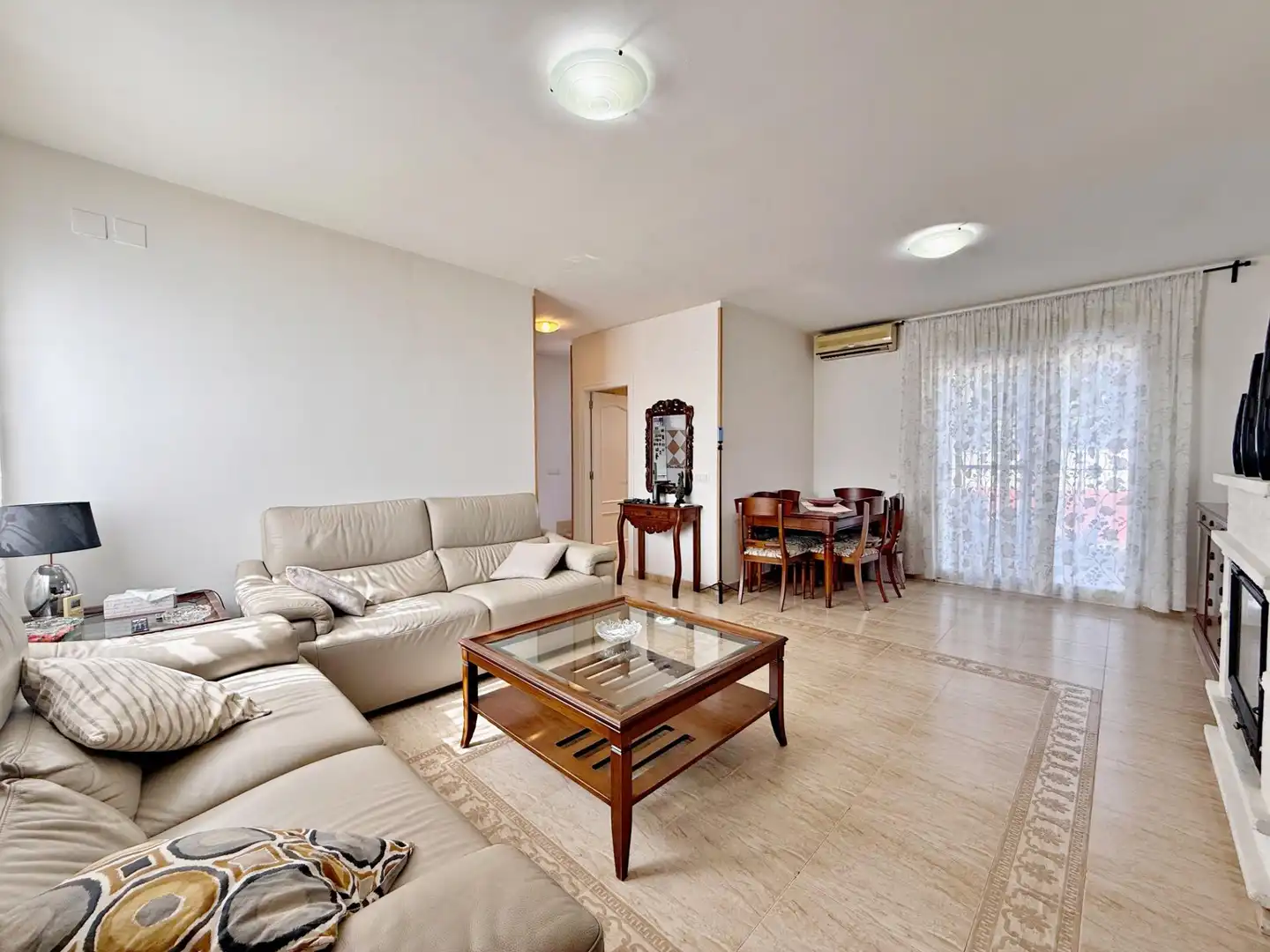 Sala d'estar de Casa o xalet en venda en Llíria amb Aire condicionat, Calefacció i Jardí privat