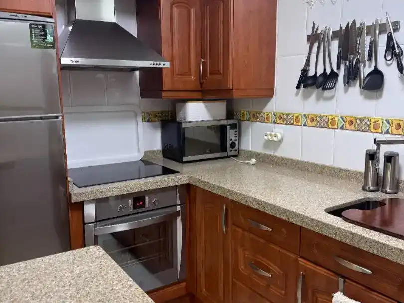 Cuina de Casa adosada en venda en Miranda de Ebro amb Jardí privat, Parquet i Traster