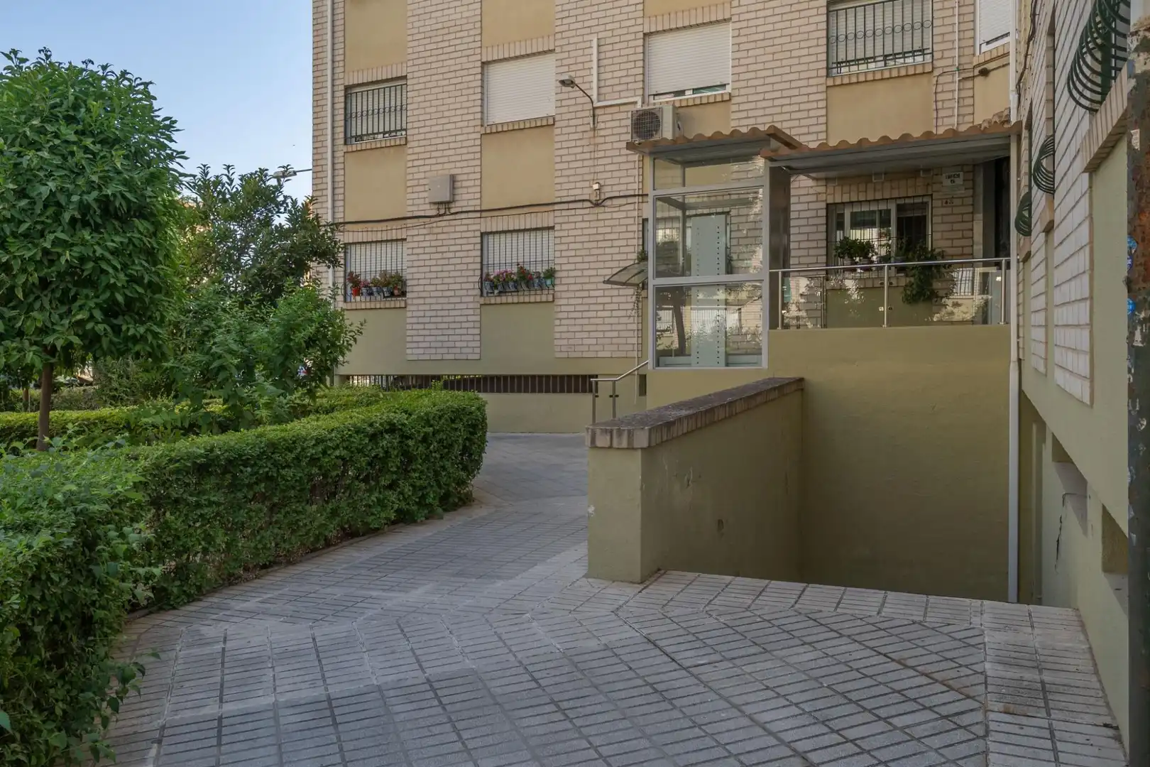 Exterior view of Flat for sale in Granada  with Air Conditioner, Terrace and Alarm