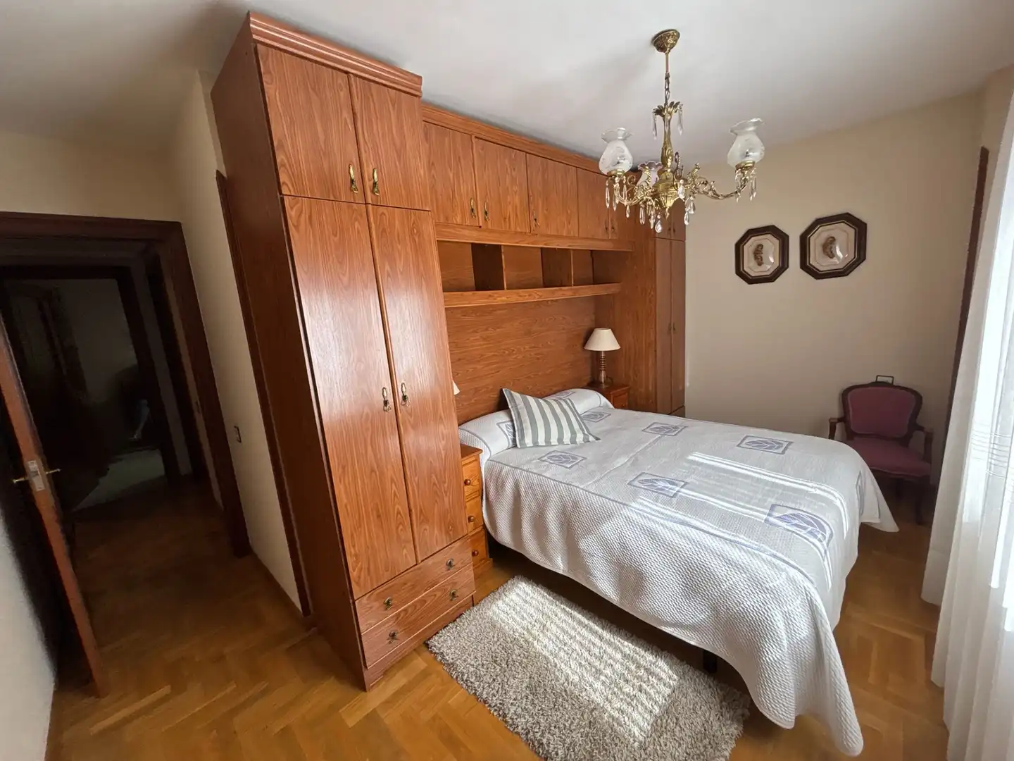 Habitación de Piso de alquiler en Oviedo  con Calefacción, Parquet y Amueblado