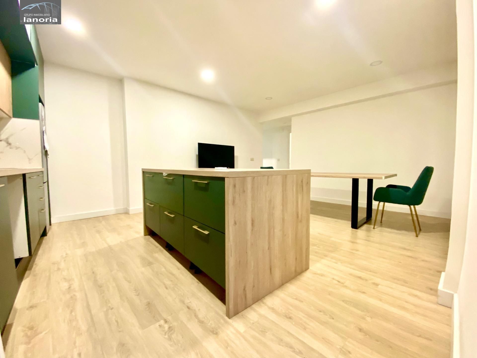 Piso en venta en Paseo Feria, Feria