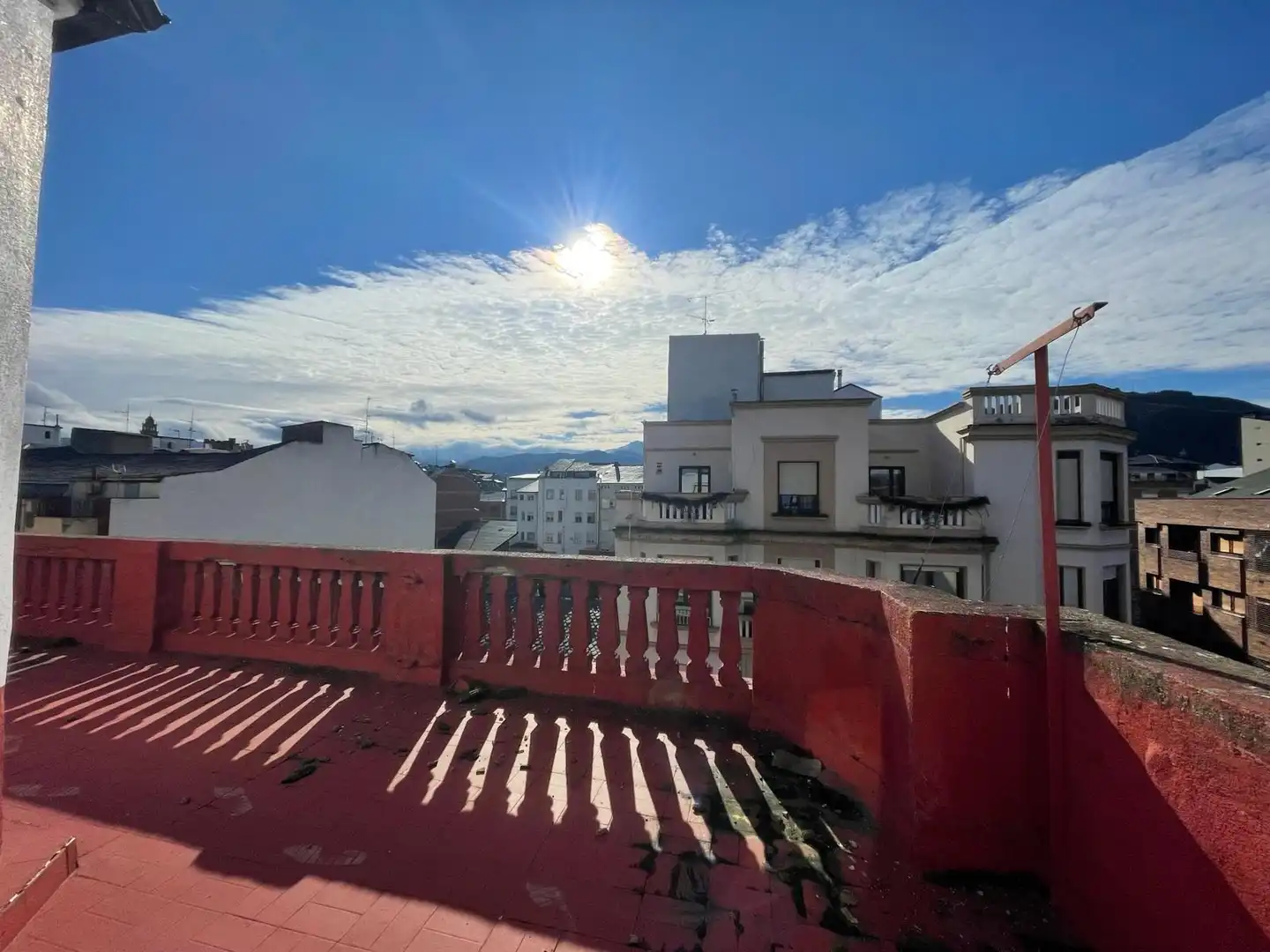 Vista exterior de Edifici en venda en Ponferrada