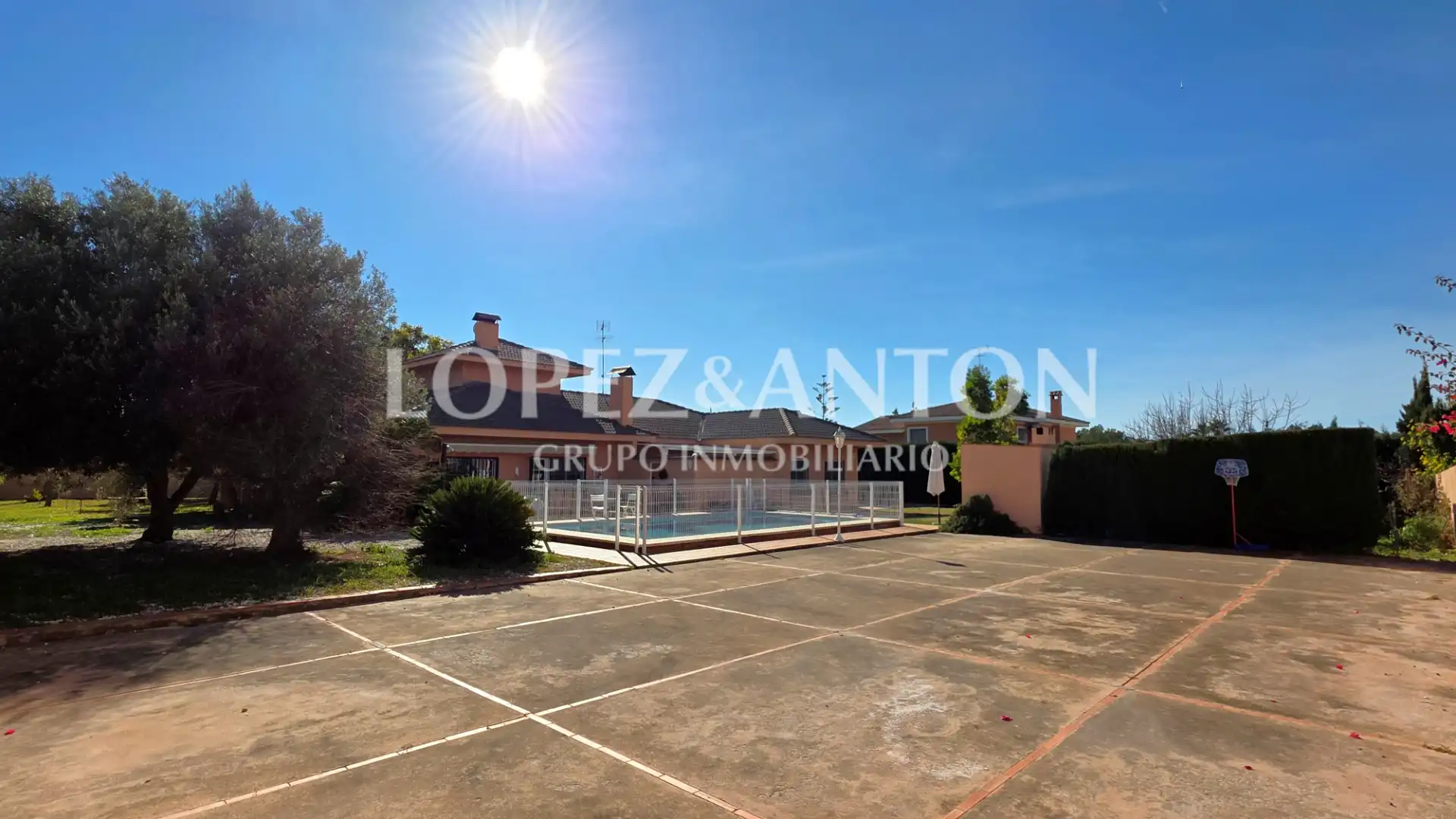 Jardí de Casa o xalet en venda en La Pobla de Vallbona amb Aire condicionat, Calefacció i Jardí privat