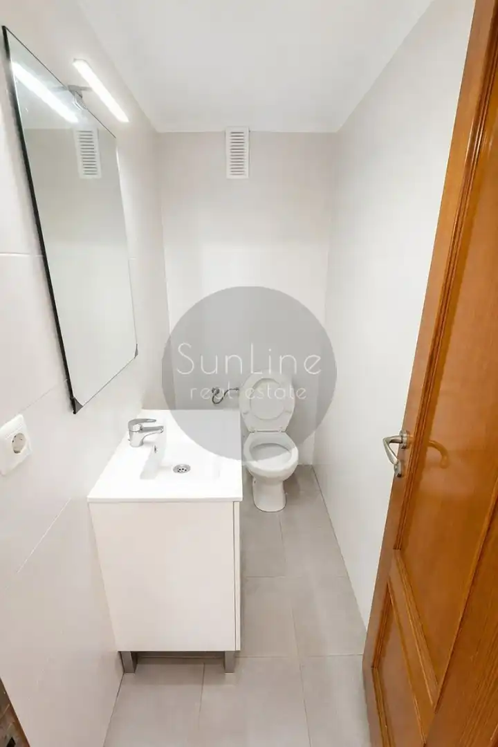 Bathroom of Flat for rent in Valencia  with Air Conditioner, Furnished and Balcony