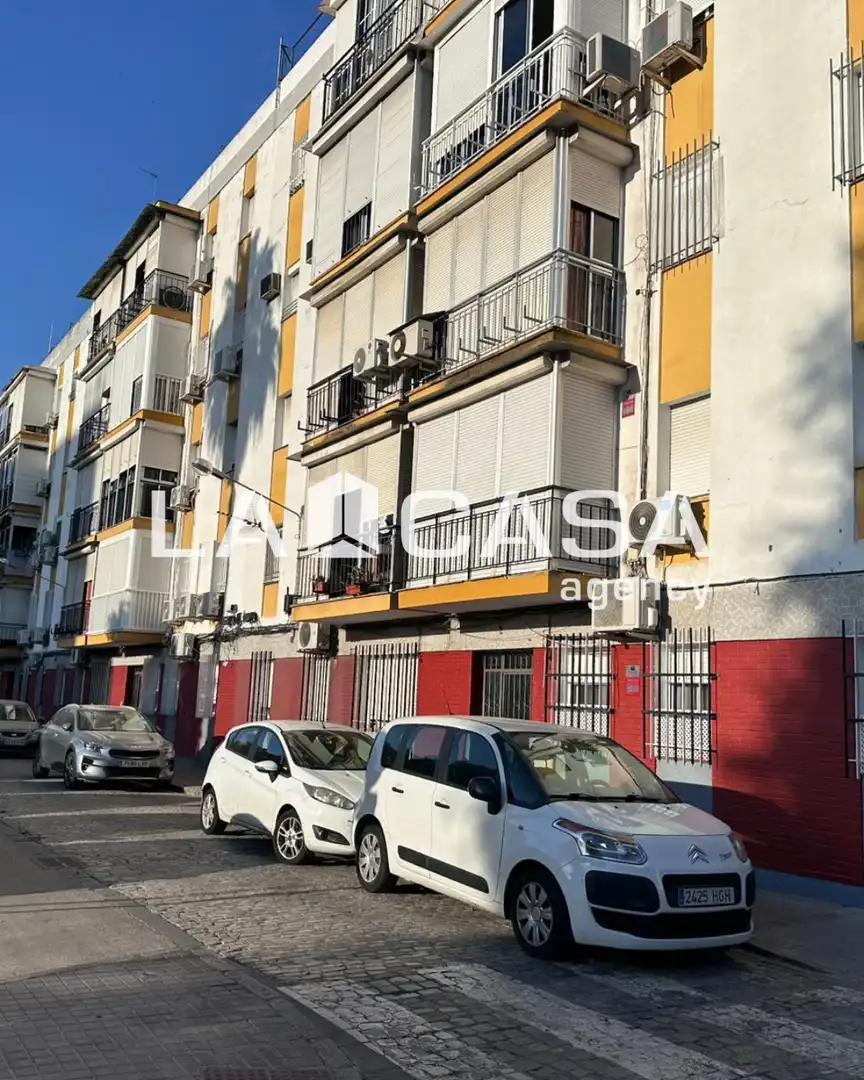 Vista exterior de Planta baja en venta en Sevilla