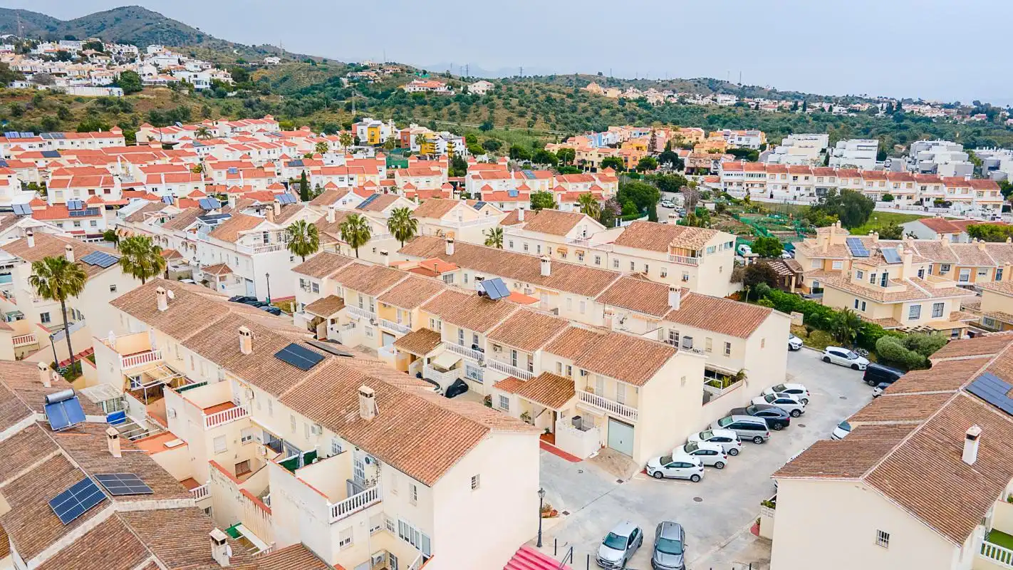 Vista exterior de Casa adosada en venda en Vélez-Málaga amb Calefacció, Jardí privat i Terrassa