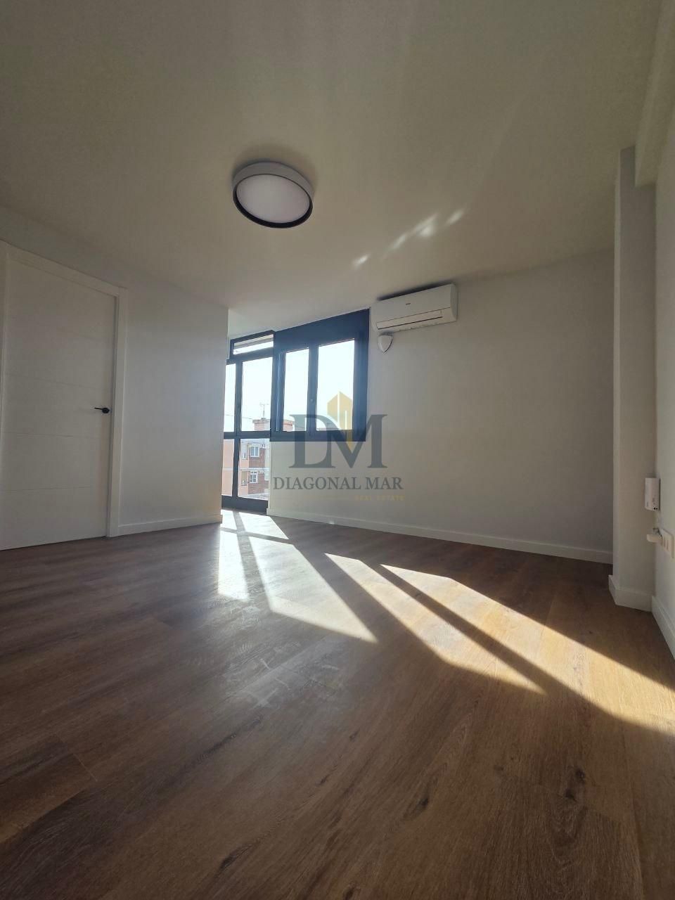 Bedroom of Attic for sale in  Barcelona Capital  with Air Conditioner, Parquet flooring and Balcony