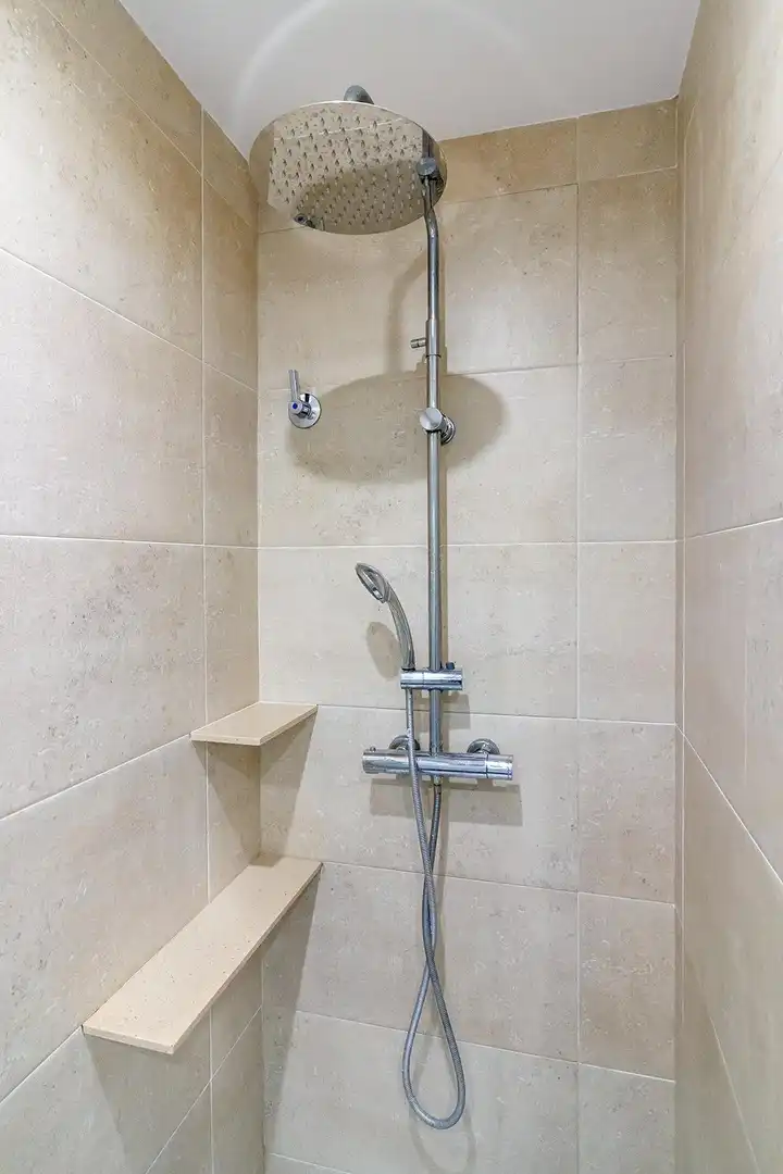 Badezimmer von Wohnung zum Verkauf in Castelldefels mit Klimaanlage, Heizung und Terrasse