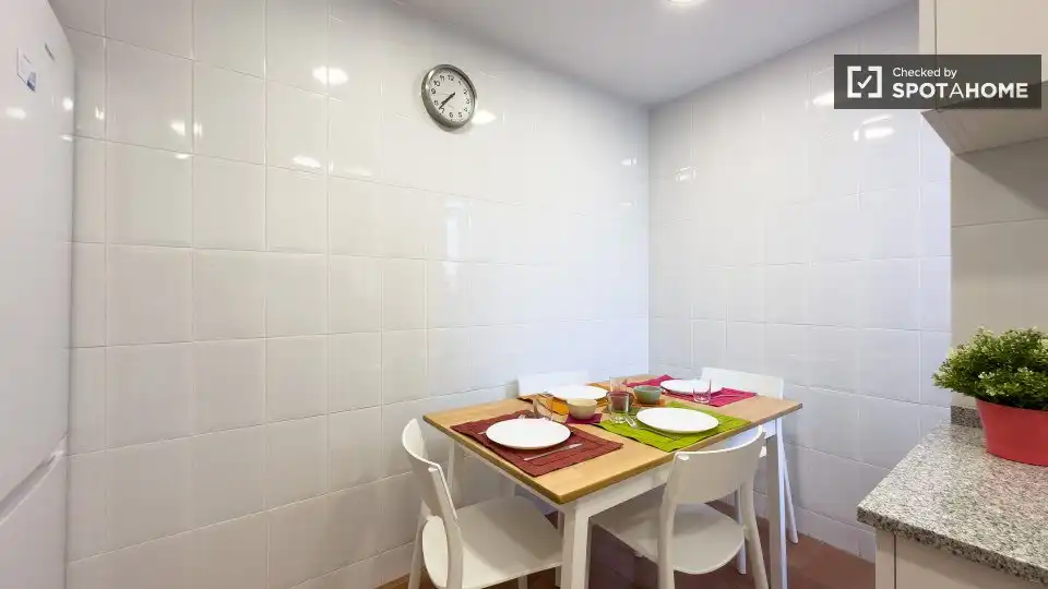Comedor de Piso para compartir en L'Hospitalet de Llobregat con Aire acondicionado, Calefacción y Amueblado