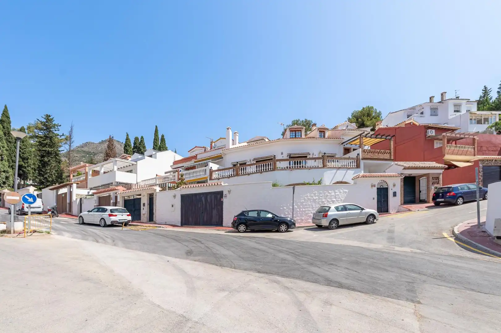 Vista exterior de Casa adosada en venda en Benalmádena amb Aire condicionat i Terrassa