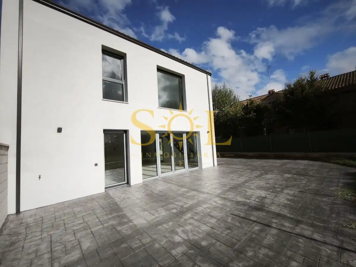 Casa con jardín en venta en Calle la Iglesia 3b Azadinos Leon