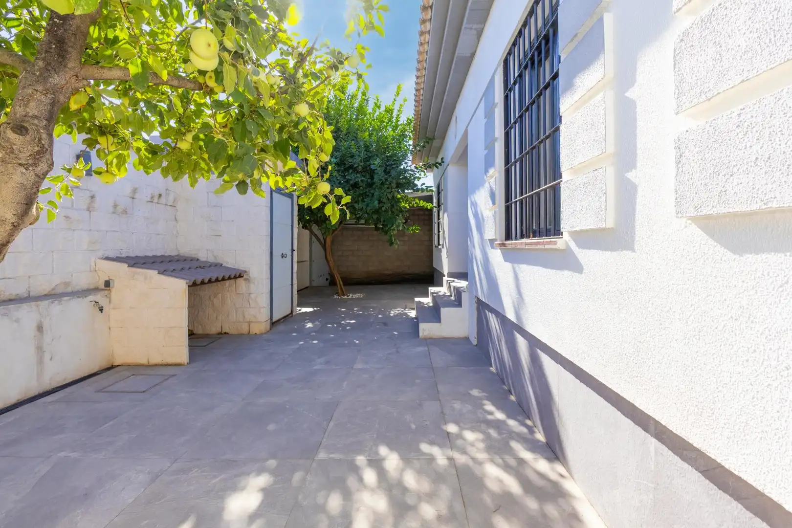 Terrassa de Casa o xalet en venda en Montequinto amb Aire condicionat, Calefacció i Jardí privat