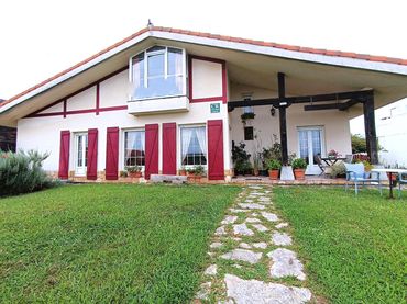 House with garden for sale in Barrika