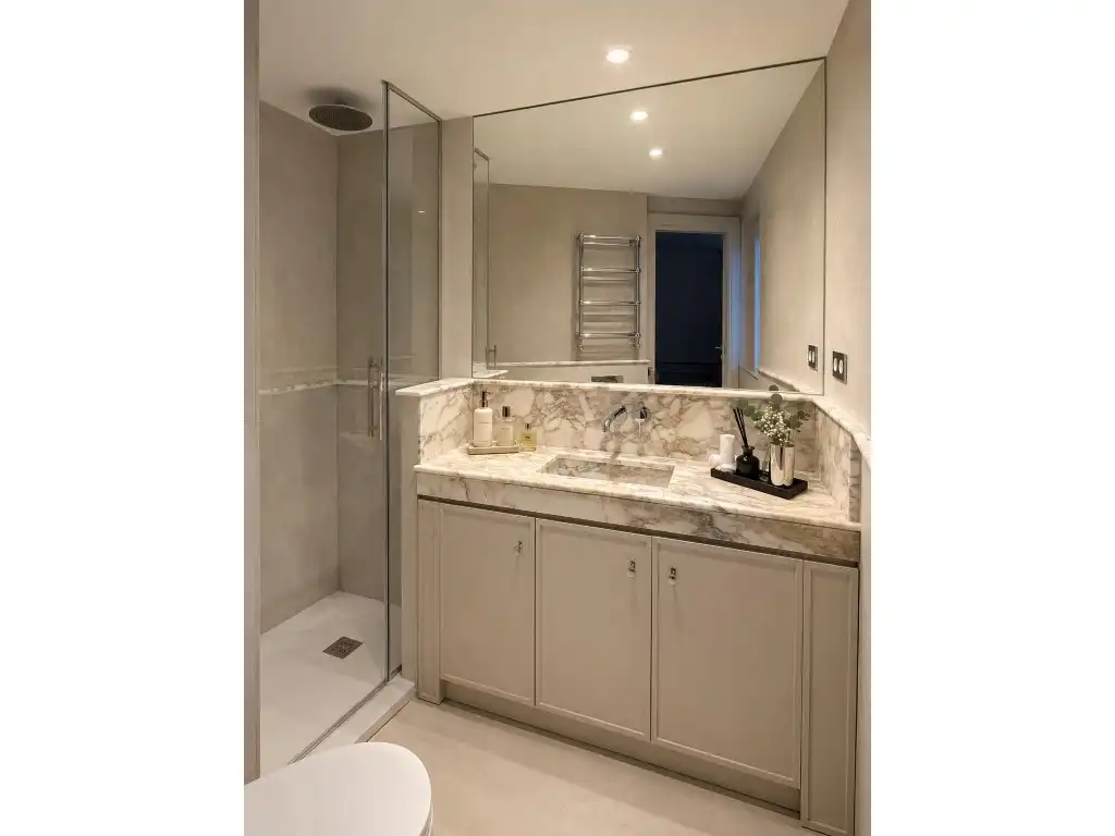 Bathroom of Flat for sale in Madrid  with Air Conditioner, Heating and Oven