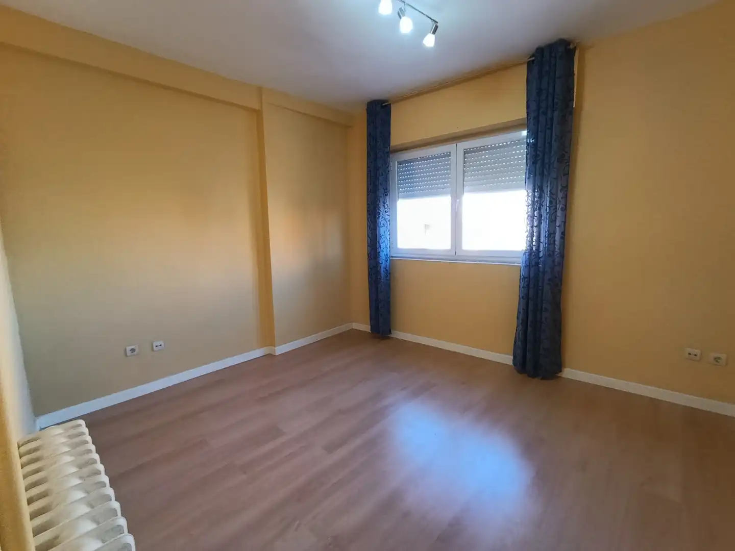 Habitación de Piso en venta en Benavente con Calefacción, Parquet y Amueblado
