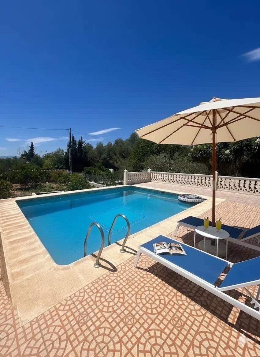 Swimming pool of House or chalet for sale in Godelleta  with Air Conditioner, Private garden and Terrace
