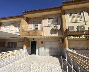 Exterior view of Single-family semi-detached for sale in Los Alcázares  with Air Conditioner and Terrace