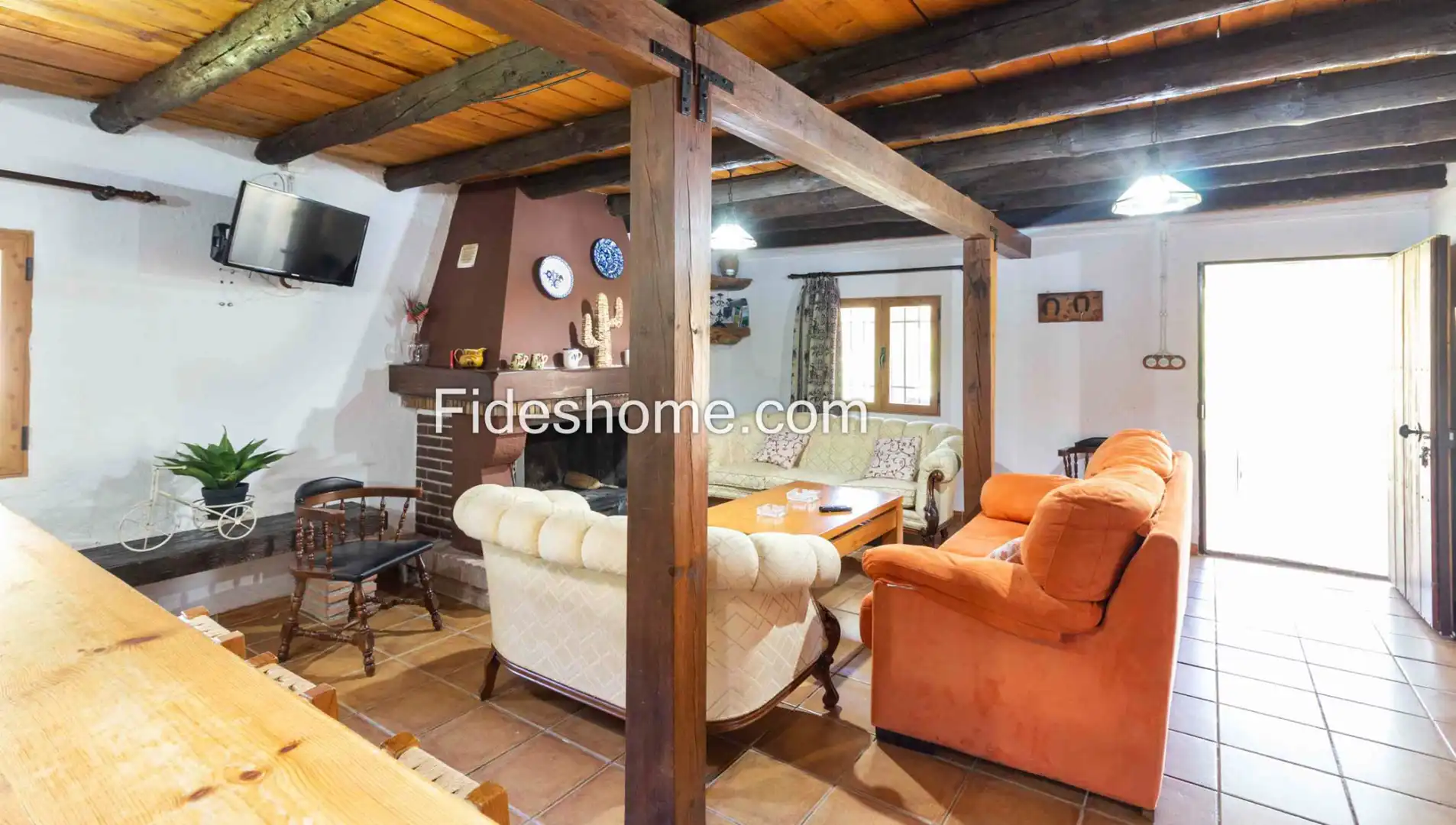 Sala d'estar de Finca rústica en venda en Villamena amb Jardí privat, Piscina i Moblat