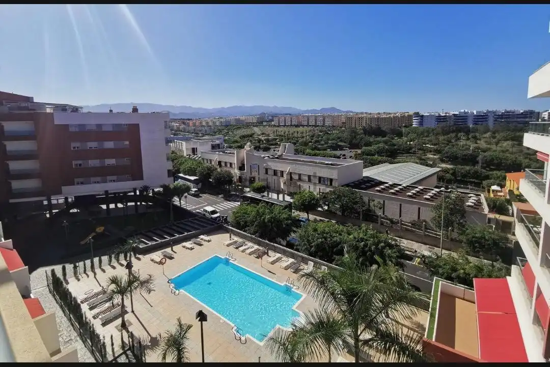 Piscina de Pis en venda en Las Palmas de Gran Canaria amb Terrassa, Traster i Piscina comunitària