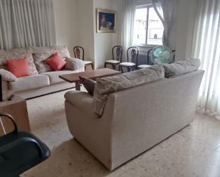 Living room of Flat to share in Salamanca Capital  with Balcony