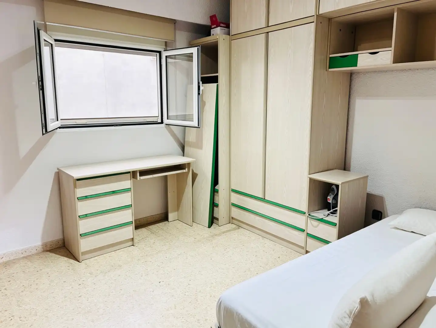 Bedroom of Flat for sale in Valencia  with Air Conditioner, Heating and Terrace