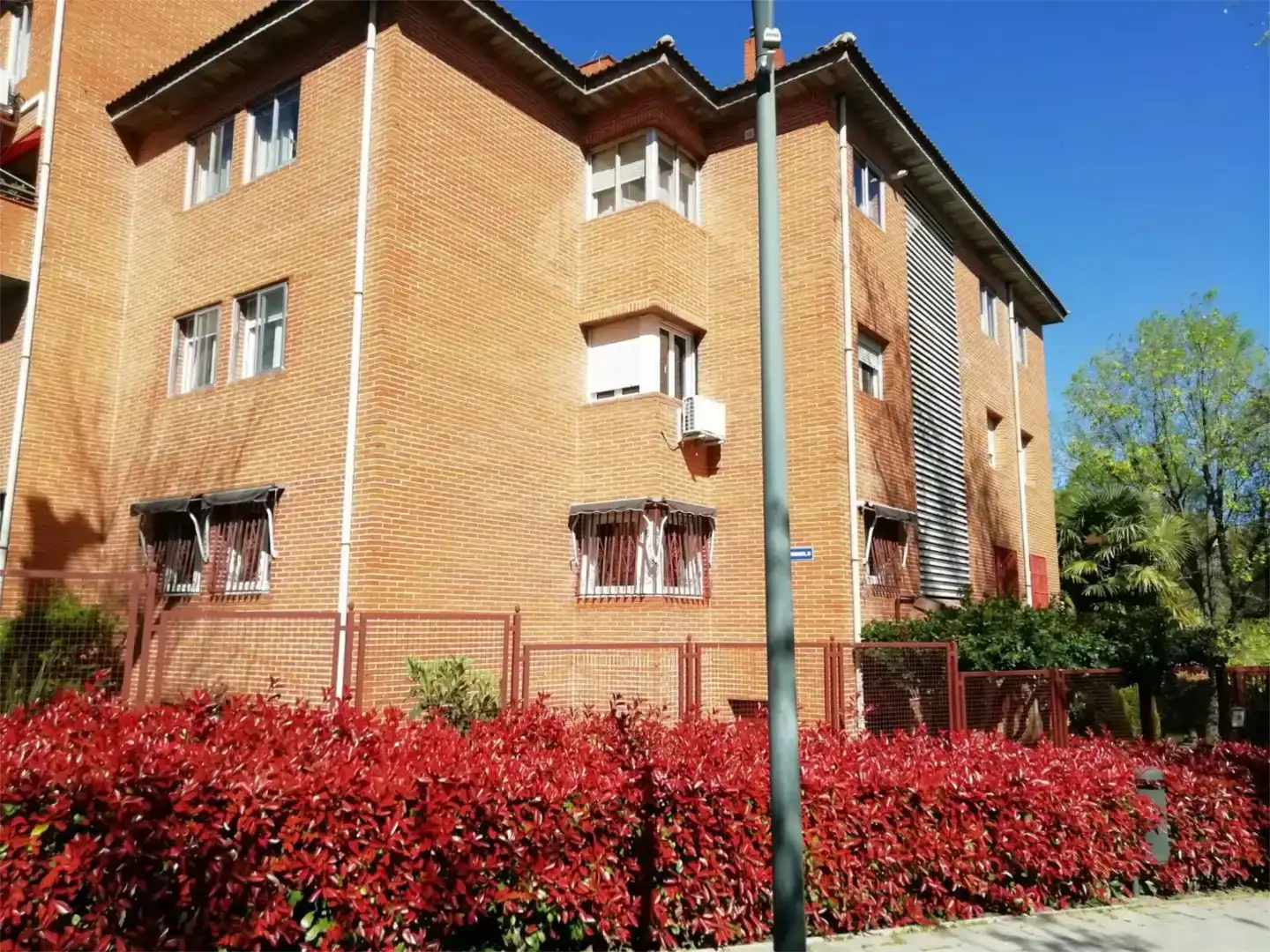 Vista exterior de Pis en venda en Tres Cantos amb Aire condicionat, Jardí privat i Parquet