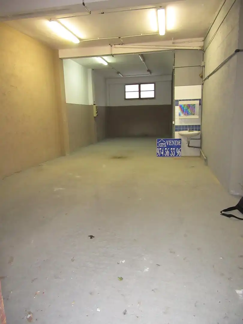 Local comercial en venda a Sabiñánigo Centro - Aurín