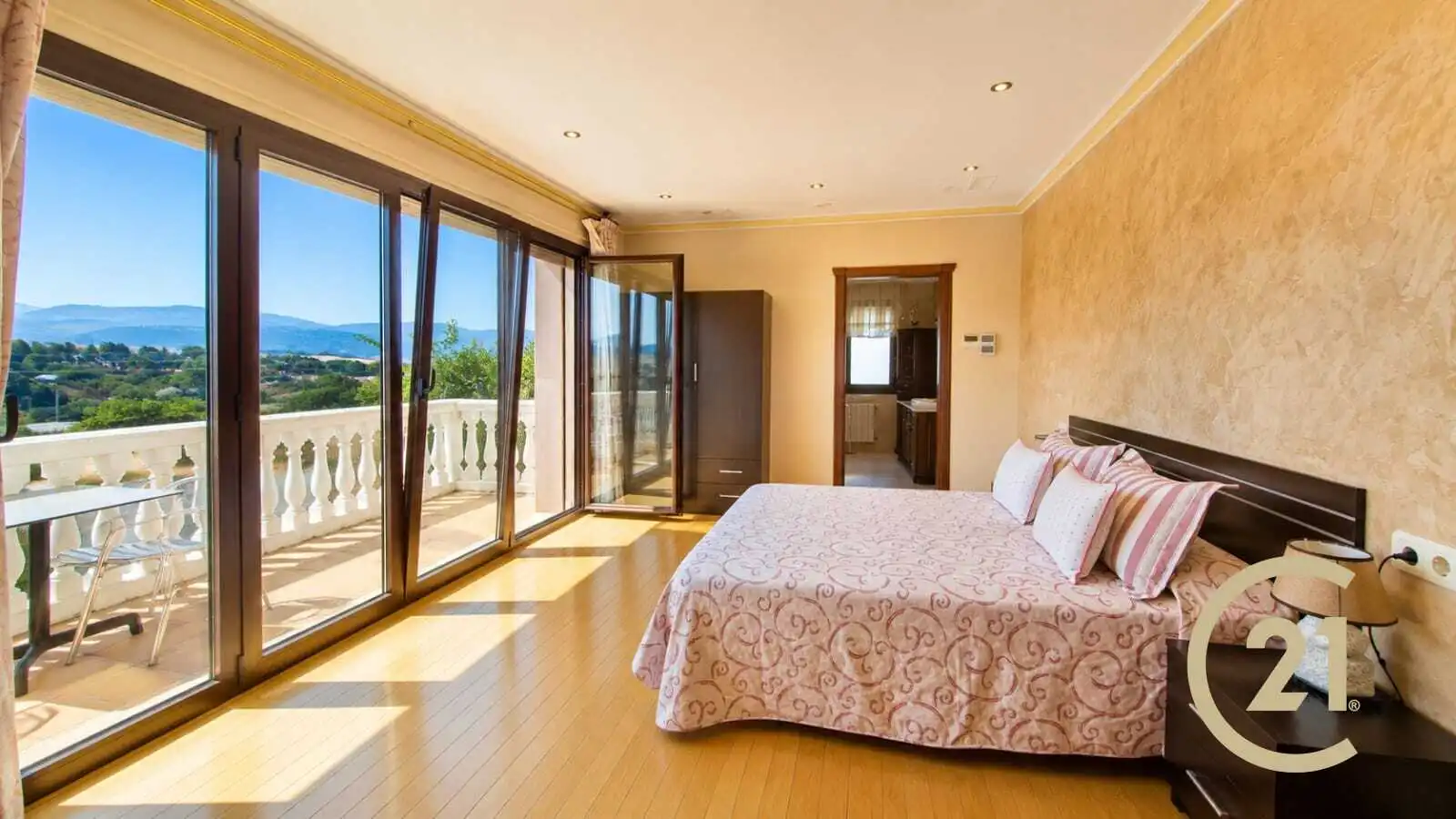 Dormitori de Casa o xalet en venda en Ronda amb Aire condicionat, Calefacció i Jardí privat