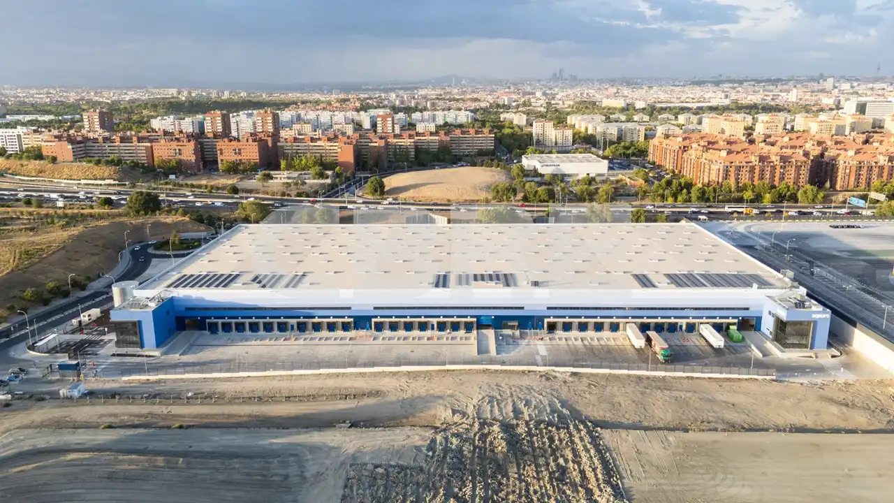 Vista exterior de Nau industrial de lloguer en Madrid