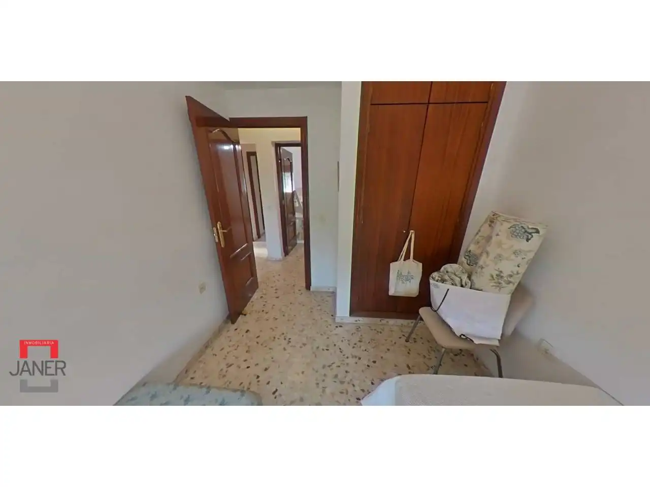 Dormitori de Casa o xalet en venda en Tomares amb Aire condicionat, Jardí privat i Terrassa