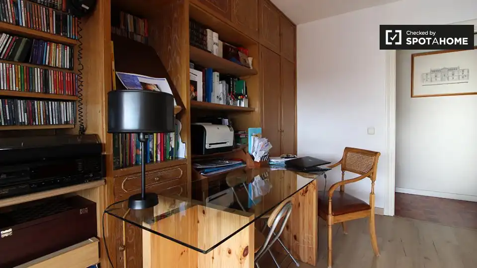 Flat for share in Madrid  with Air Conditioner, Terrace and Furnished
