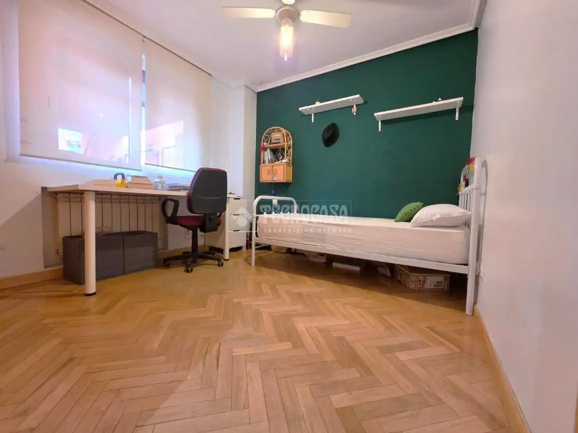 Bedroom of Flat for sale in Getafe  with Air Conditioner, Heating and Parquet flooring