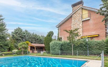 Piscina de Casa o xalet en venda en Becerril de la Sierra amb Calefacció, Jardí privat i Terrassa