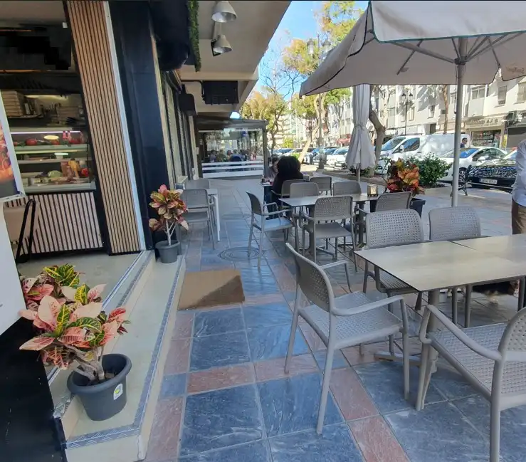 Local comercial en traspàs a Puerto Deportivo