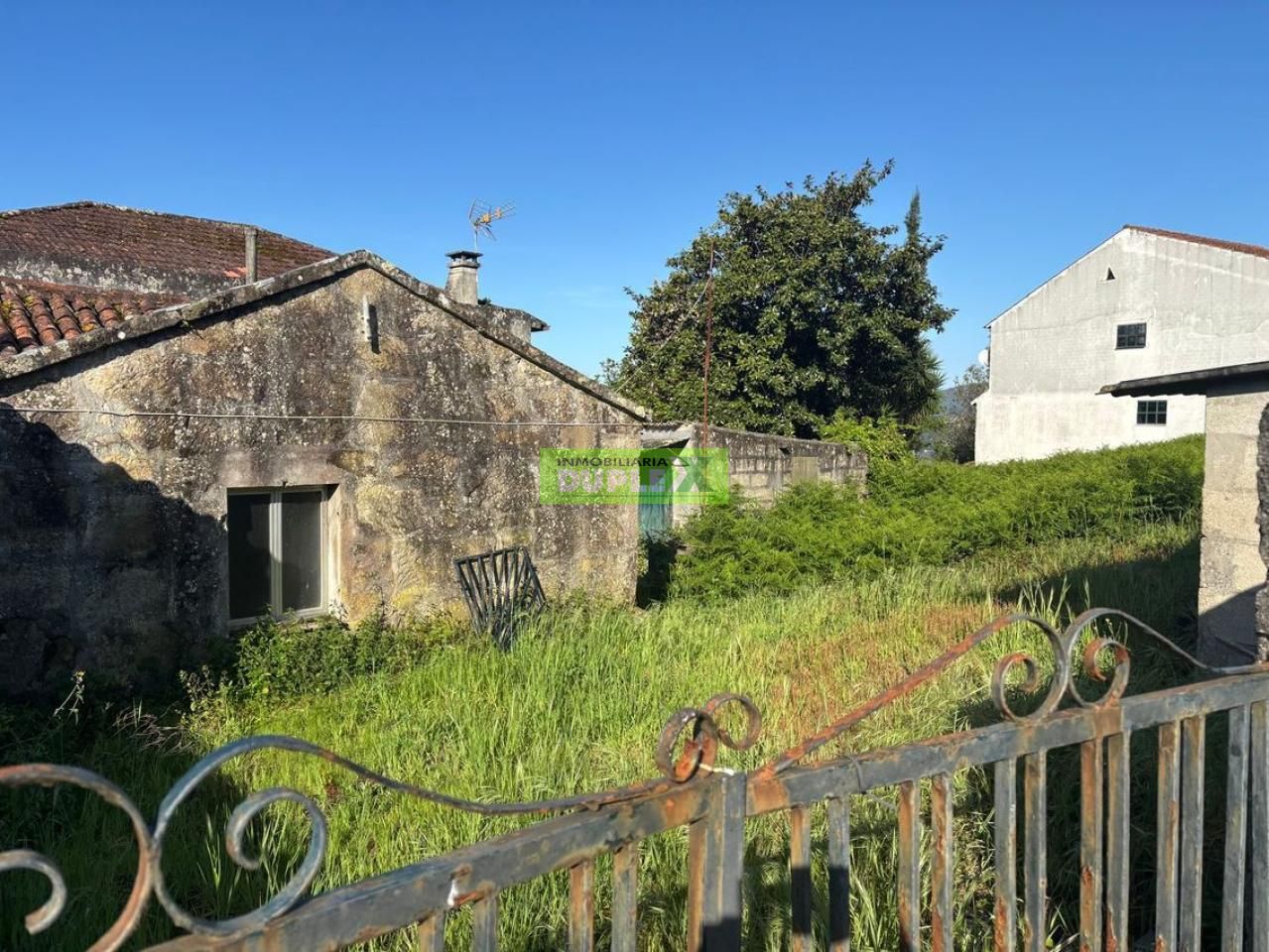 Casa o chalet en venta en Pontevedra Capital  con Calefacción y Jardín privado
